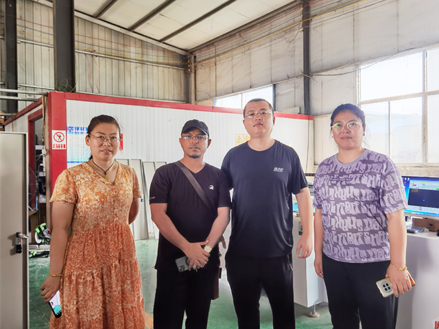 Bangladesh, Glass Working Center